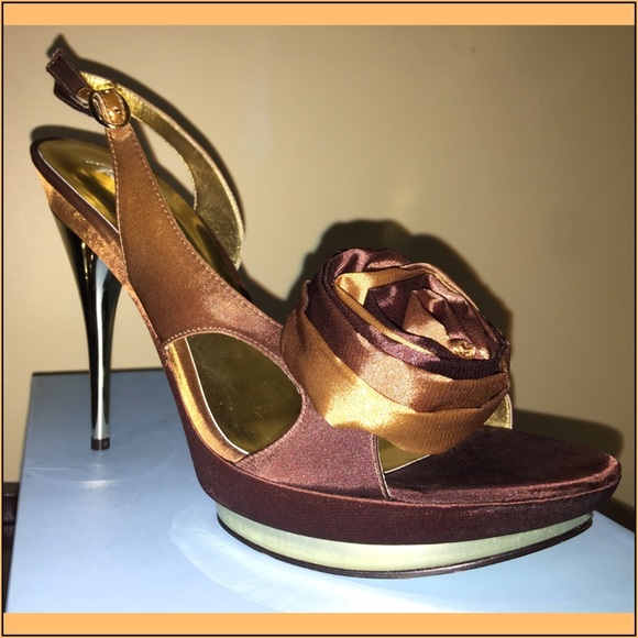 👠MARCIANO SATIN PMIRIS HEELS W/ROSE Sz 9 in BOX👠 - Picture 4 of 8